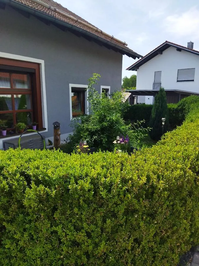 Aussergewoehnliche Atelierferienwohnung Mit Balkon An Der Donau Winzer Apartment
