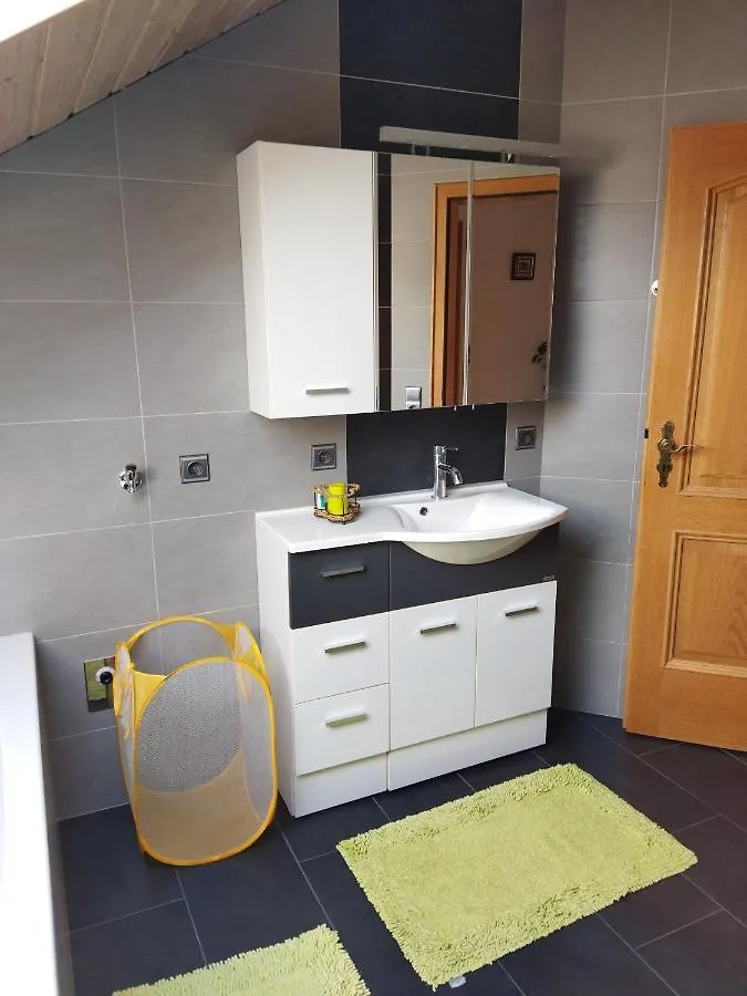 Aussergewoehnliche Atelierferienwohnung Mit Balkon An Der Donau Winzer Apartment