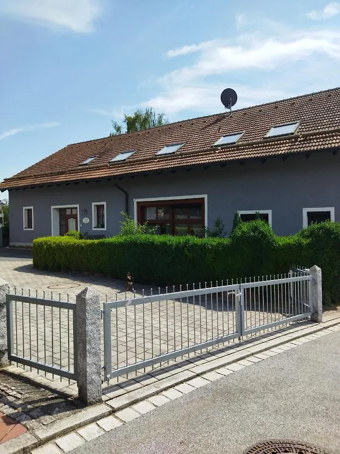 Apartment Aussergewoehnliche Atelierferienwohnung Mit Balkon An Der Donau Winzer