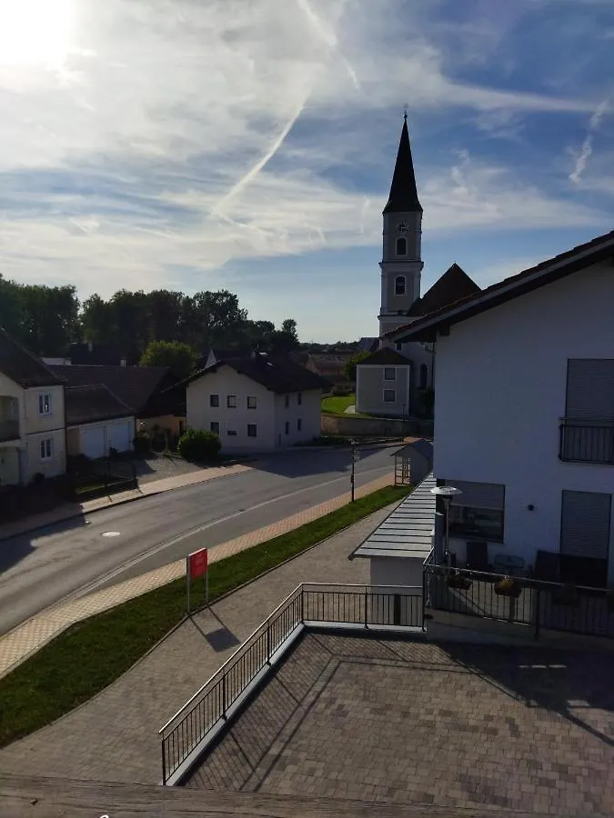 Aussergewoehnliche Atelierferienwohnung Mit Balkon An Der Donau Winzer Apartment