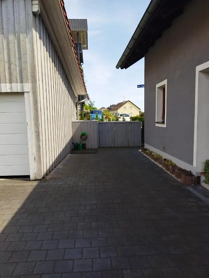 Aussergewoehnliche Atelierferienwohnung Mit Balkon An Der Donau Winzer Apartment