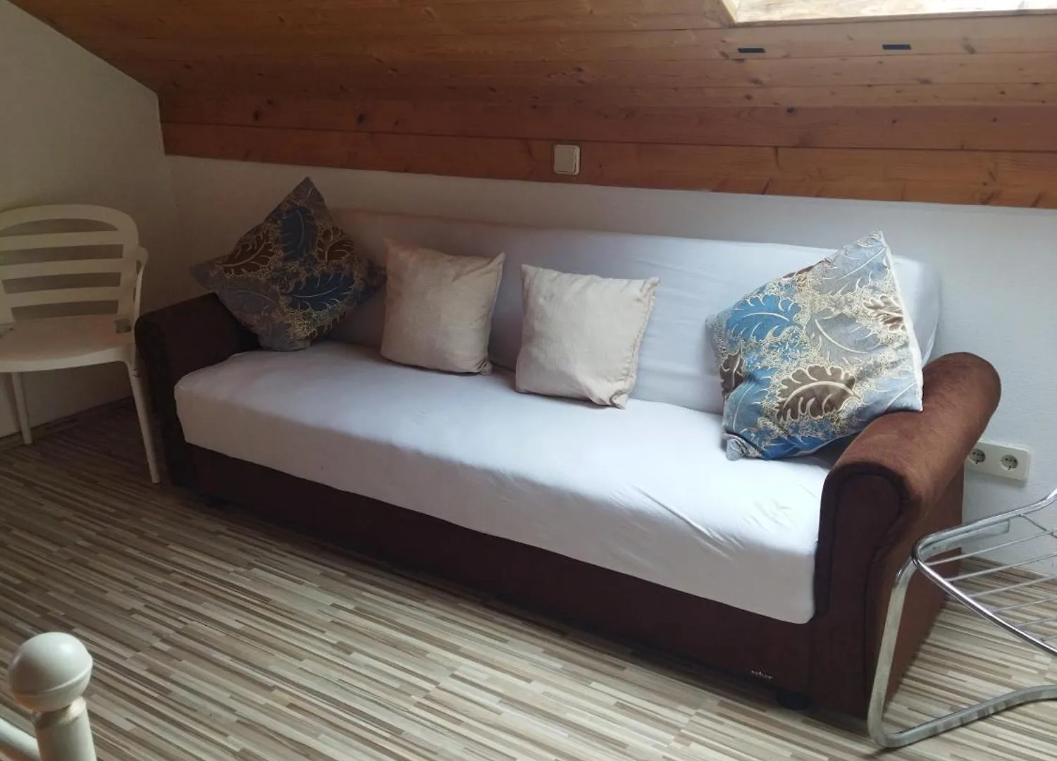Aussergewoehnliche Atelierferienwohnung Mit Balkon An Der Donau Winzer